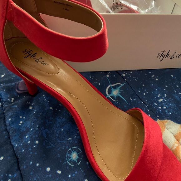 Red heels - Picture 3 of 6